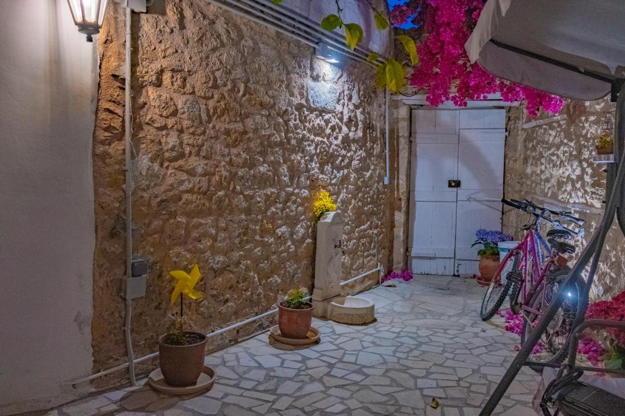 The Venetian Walls 'Central House With Private Courtyard - Charmy & Cheap' 이라클리온 외부 사진